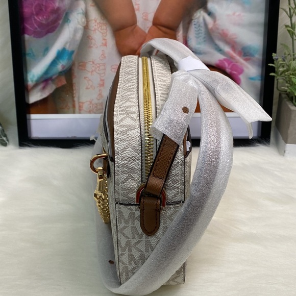 SOLD Michael Kors chain Crossbody - Picture 4 of 9